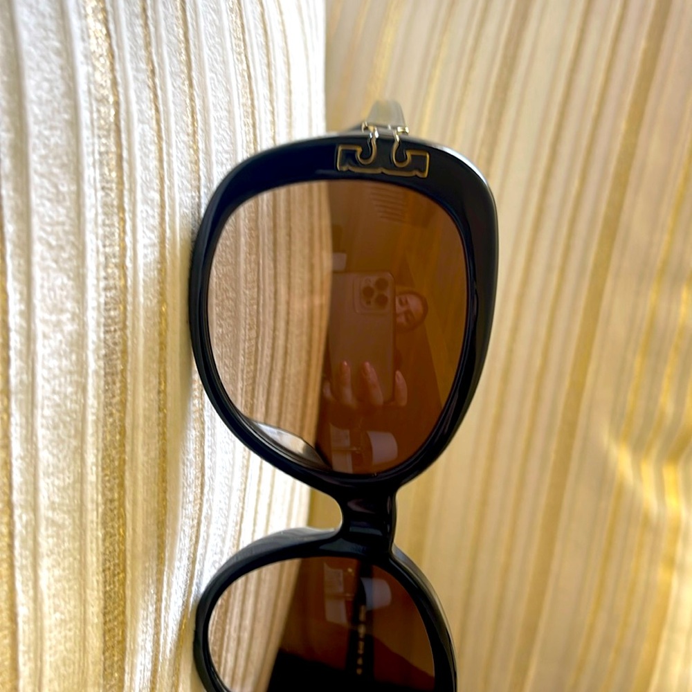 Tori Burch authentic, They are not for my type of face, no scratches, like new .